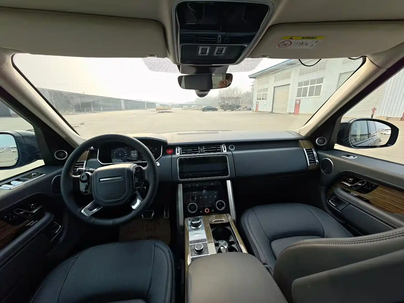 Land Rover Range Rover 2018 3.0 SC V6 Golden Age Edition фото 6