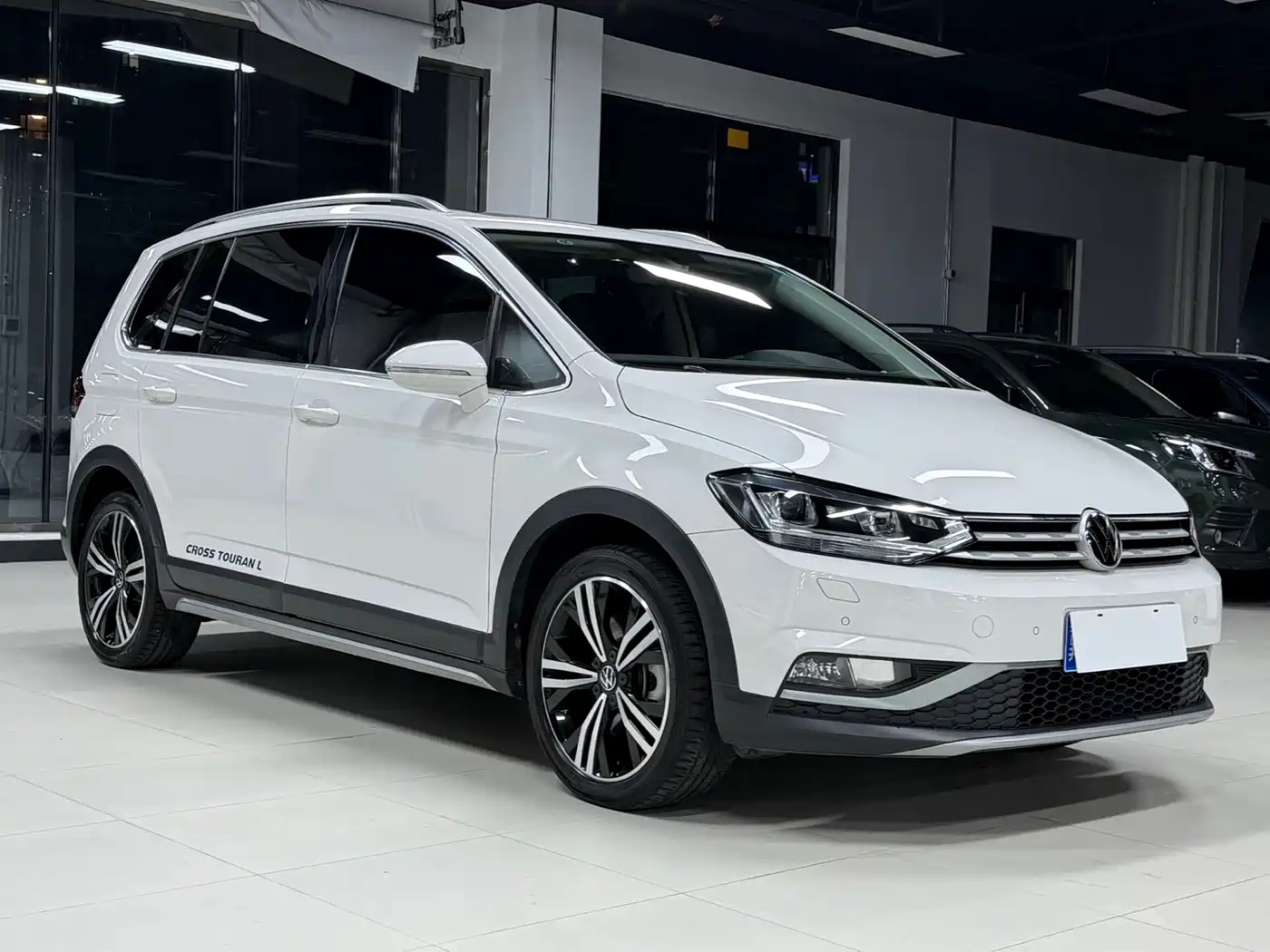 Volkswagen Touran 2022 Touran L 280TSI DSG Frontier Edition 7-seater фото 3