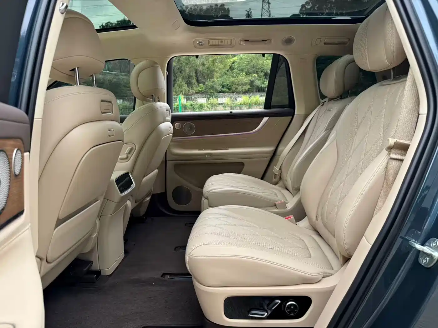 AITO Wenjie AITO M9 2024 Range Extender Max Edition 42kWh 6-seater фото 9