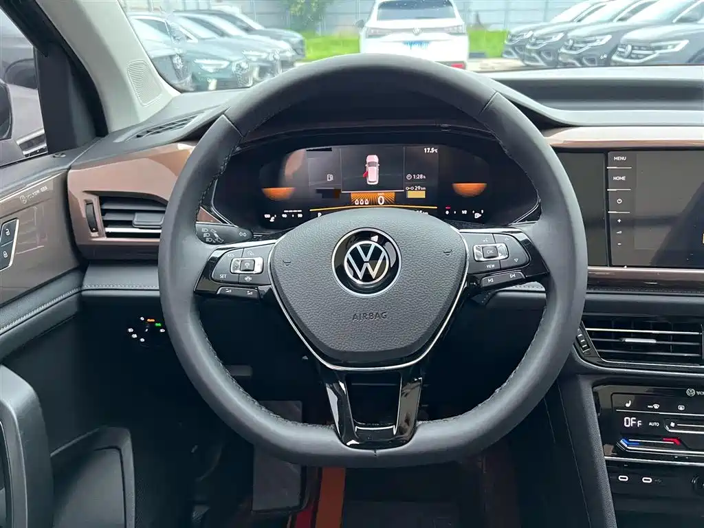 Volkswagen Tharu 2022 280TSI FWD Luxury Edition фото 14