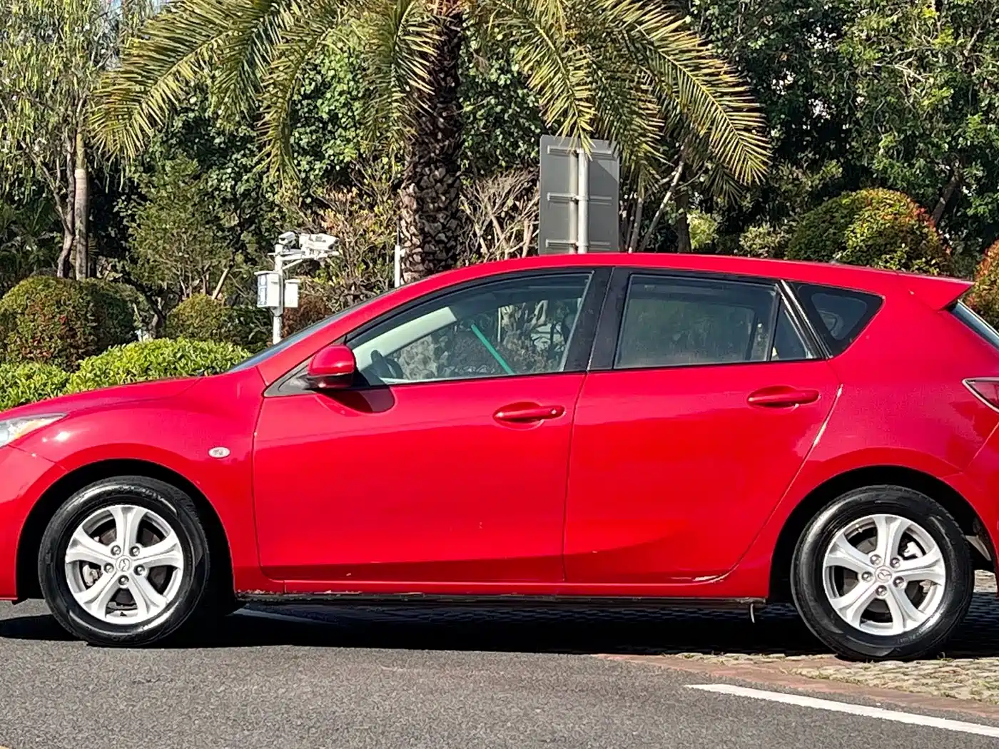 Mazda Mazda3 (Import) 2010 2010 Hatchback 1.6 Automatic Luxury