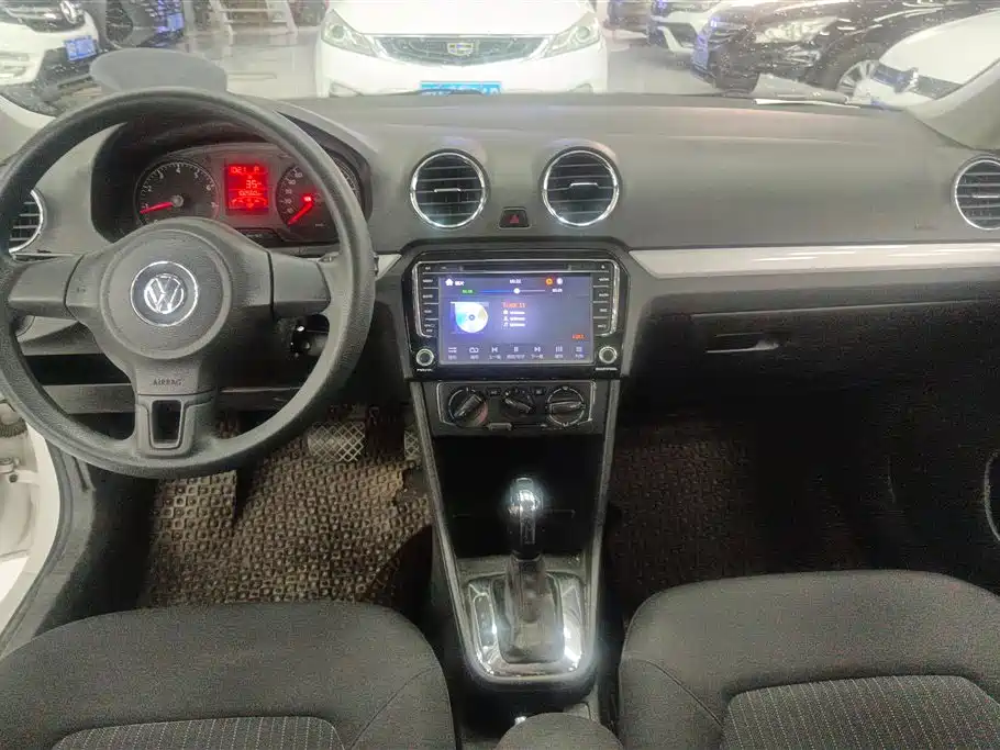 Volkswagen Jetta 2015 1.6L Auto Comfort фото 12
