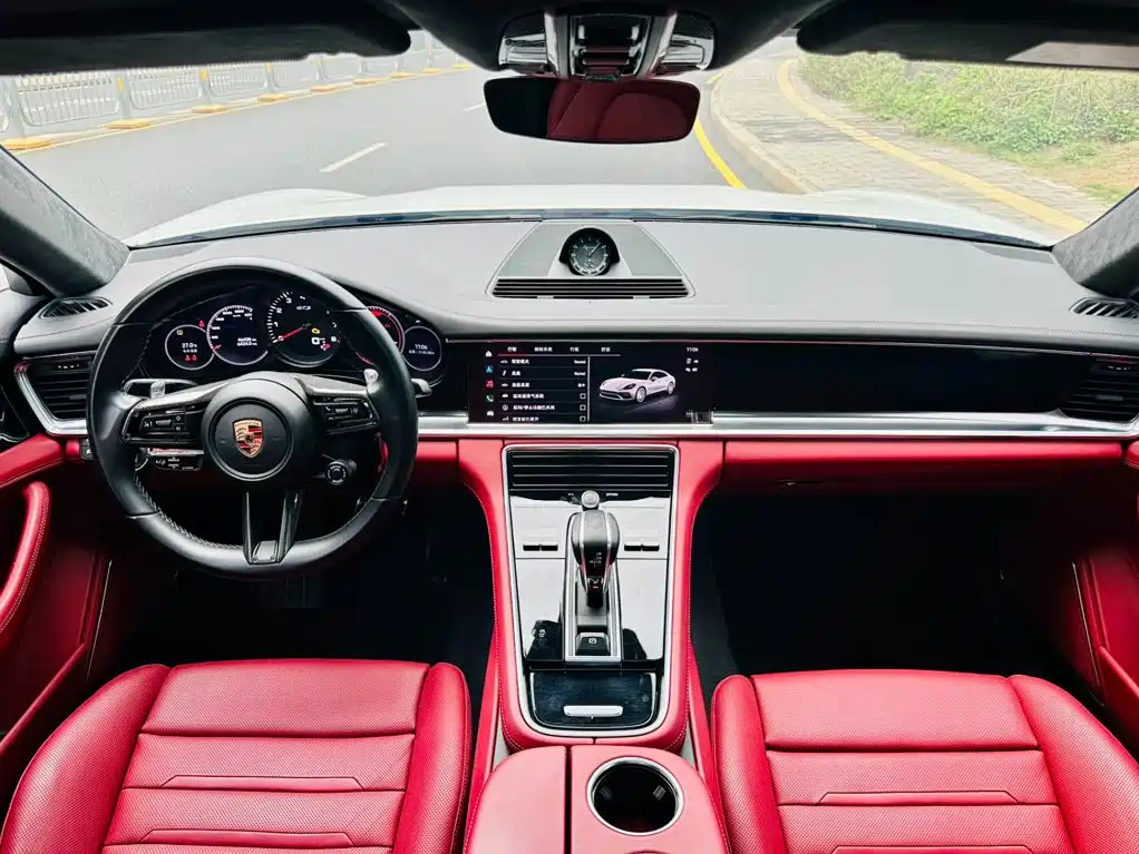 Фото 12 - Porsche Panamera