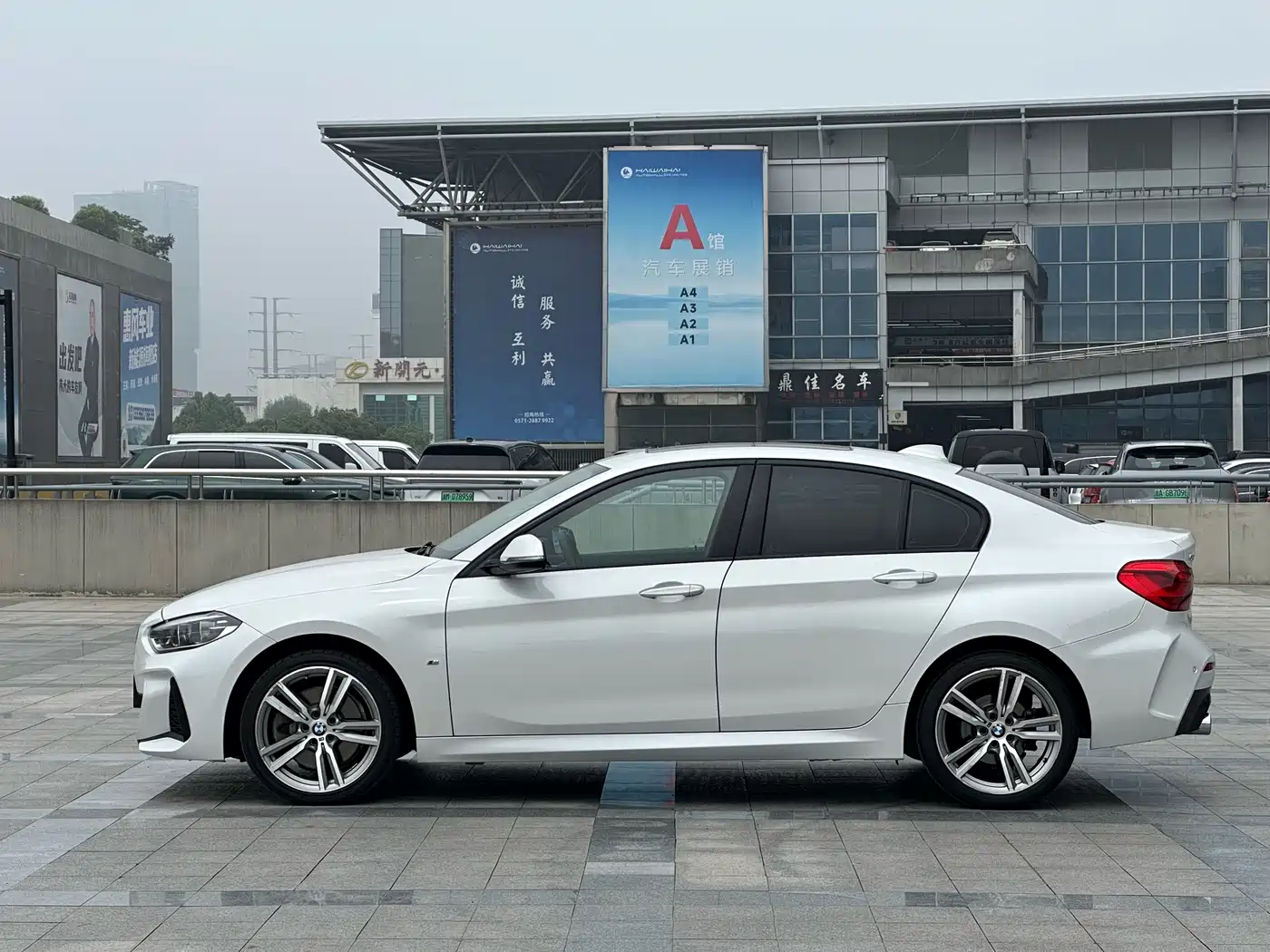 BMW 1 Series 2019 120i Leading M Sport Package фото 4