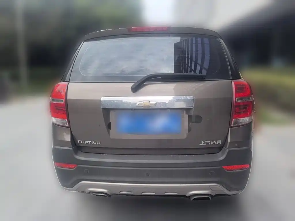 Photo 3 - Chevrolet Captiva