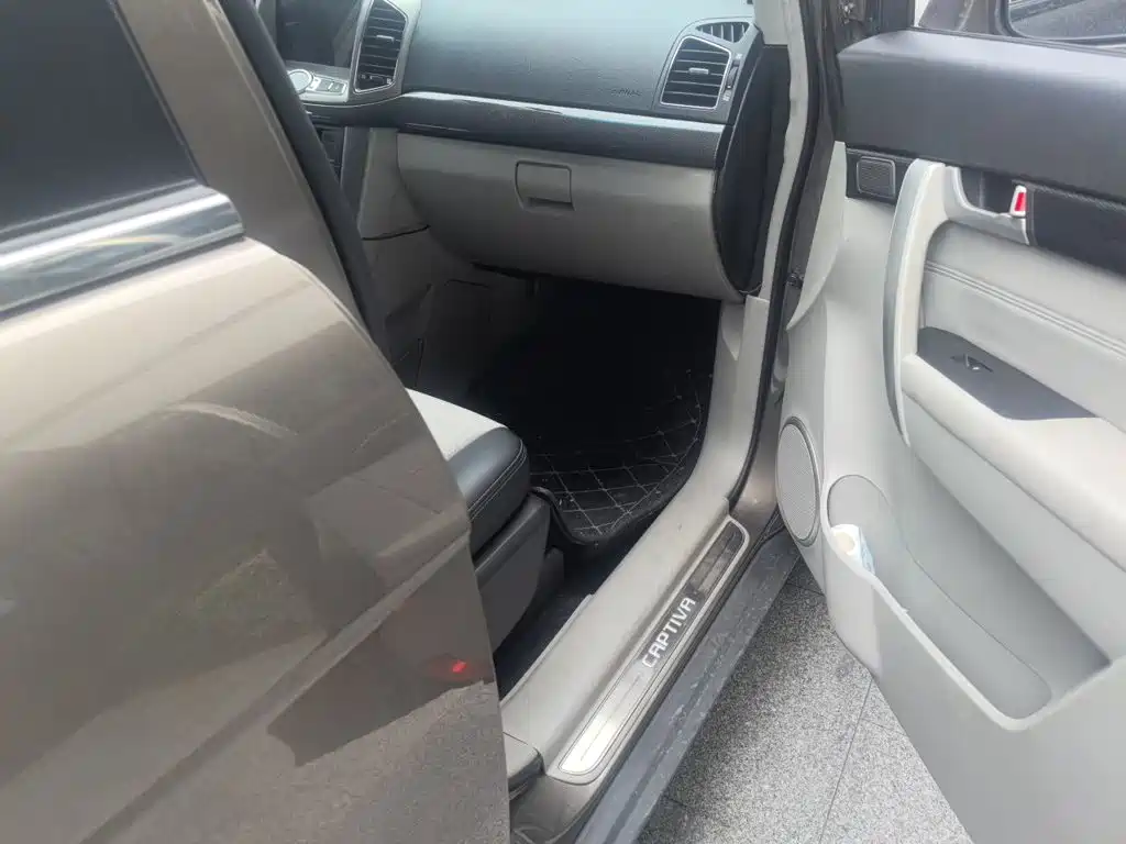 Photo 19 - Chevrolet Captiva