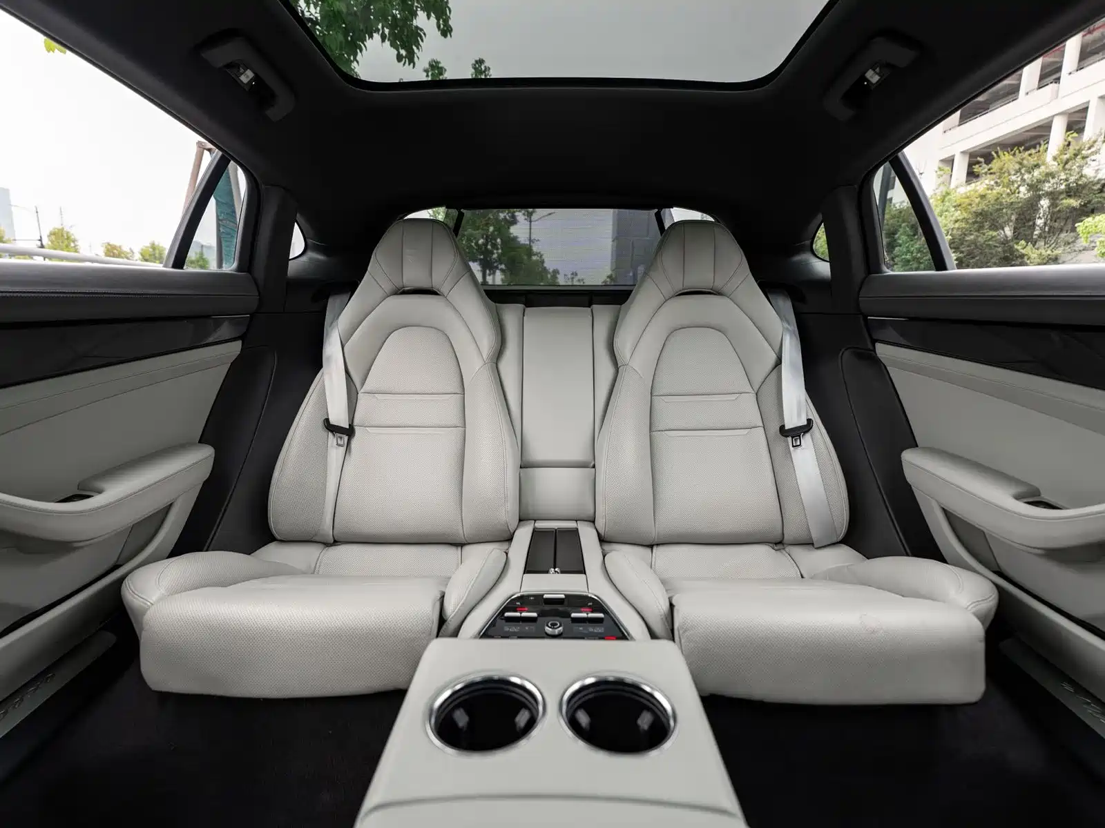 Photo 12 - Porsche Panamera