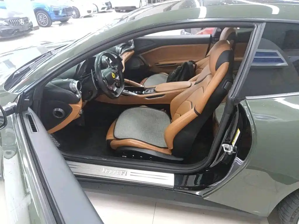 Ferrari GTC4Lusso 2017 3.9T V8 фото 8