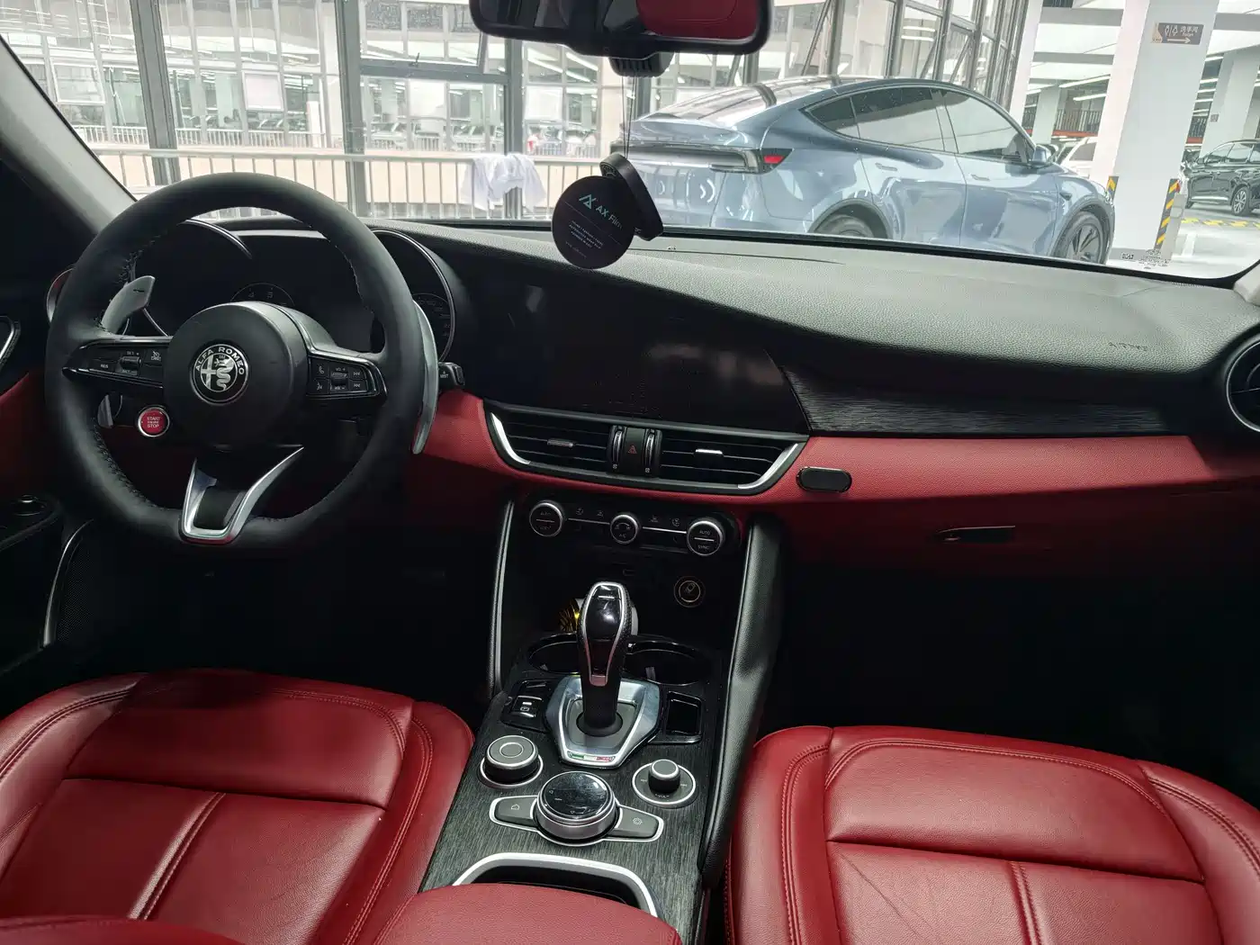 Alfa Romeo Giulia 2020 2.0T 280HP Luxury Edition фото 8