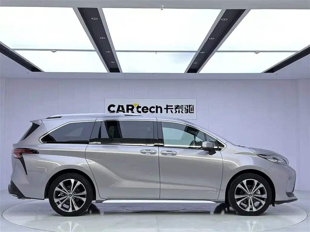 Toyota Granvia 2023 2.5L Hybrid Prestige PLUS Edition фото 6