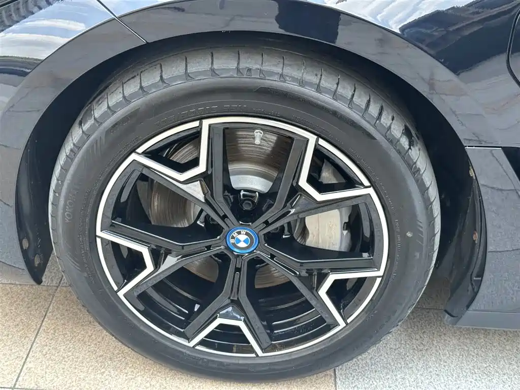 BMW i3 2024 eDrive 40 L Shadow Night Package фото 22