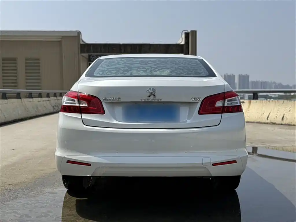 Peugeot 408 2015 Model 1.2T Automatic Luxury Edition фото 24