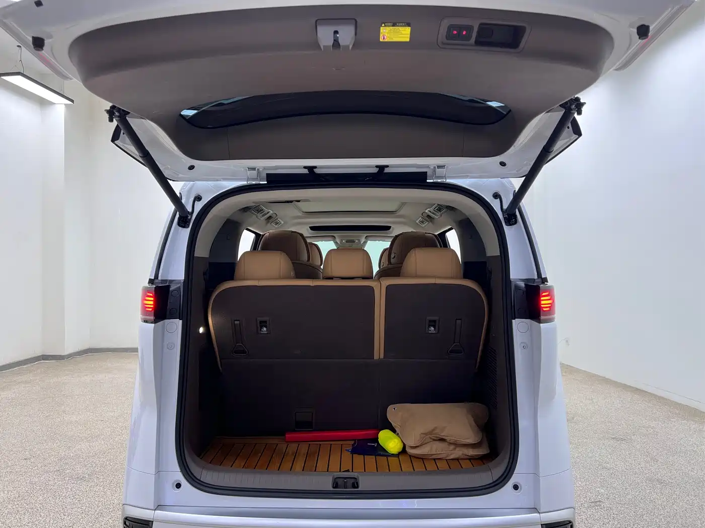 Denza D9 2022 DM-i 970 AWD Flagship фото 35