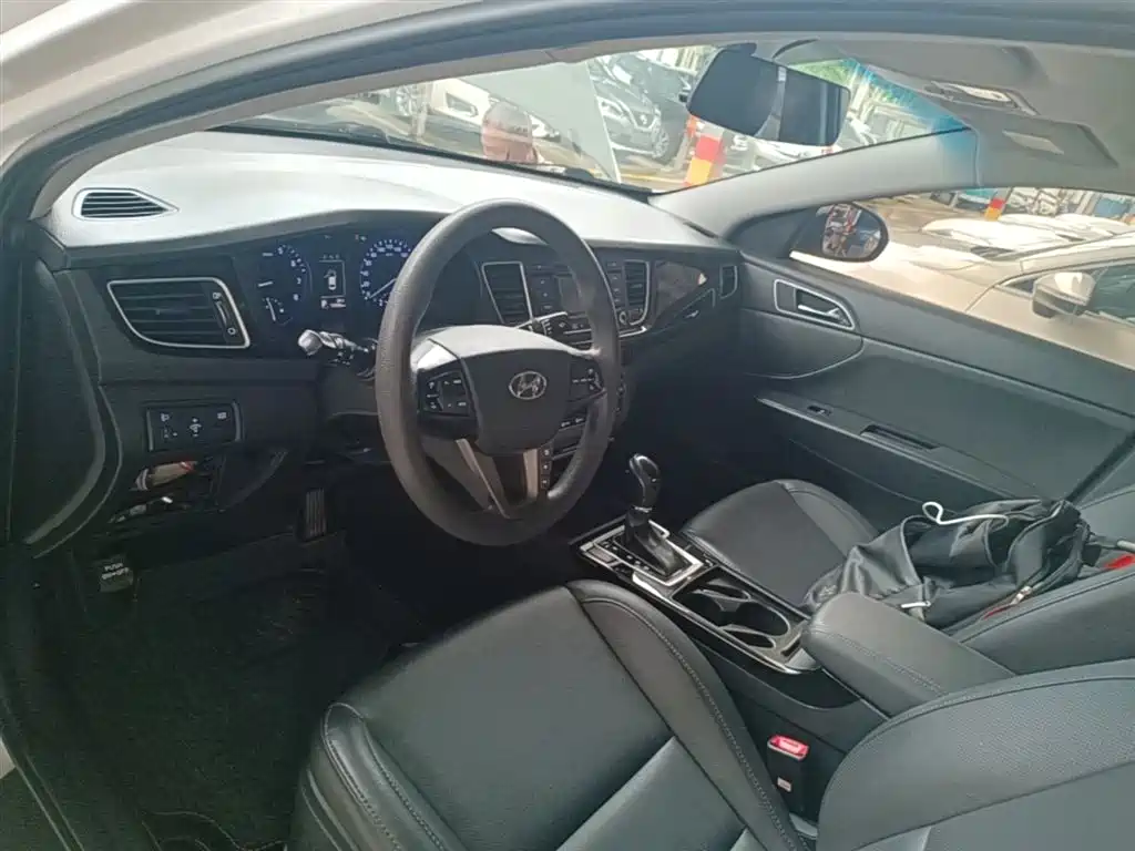 Hyundai Mistra 2014 1.8L Auto Smart GLS фото 10