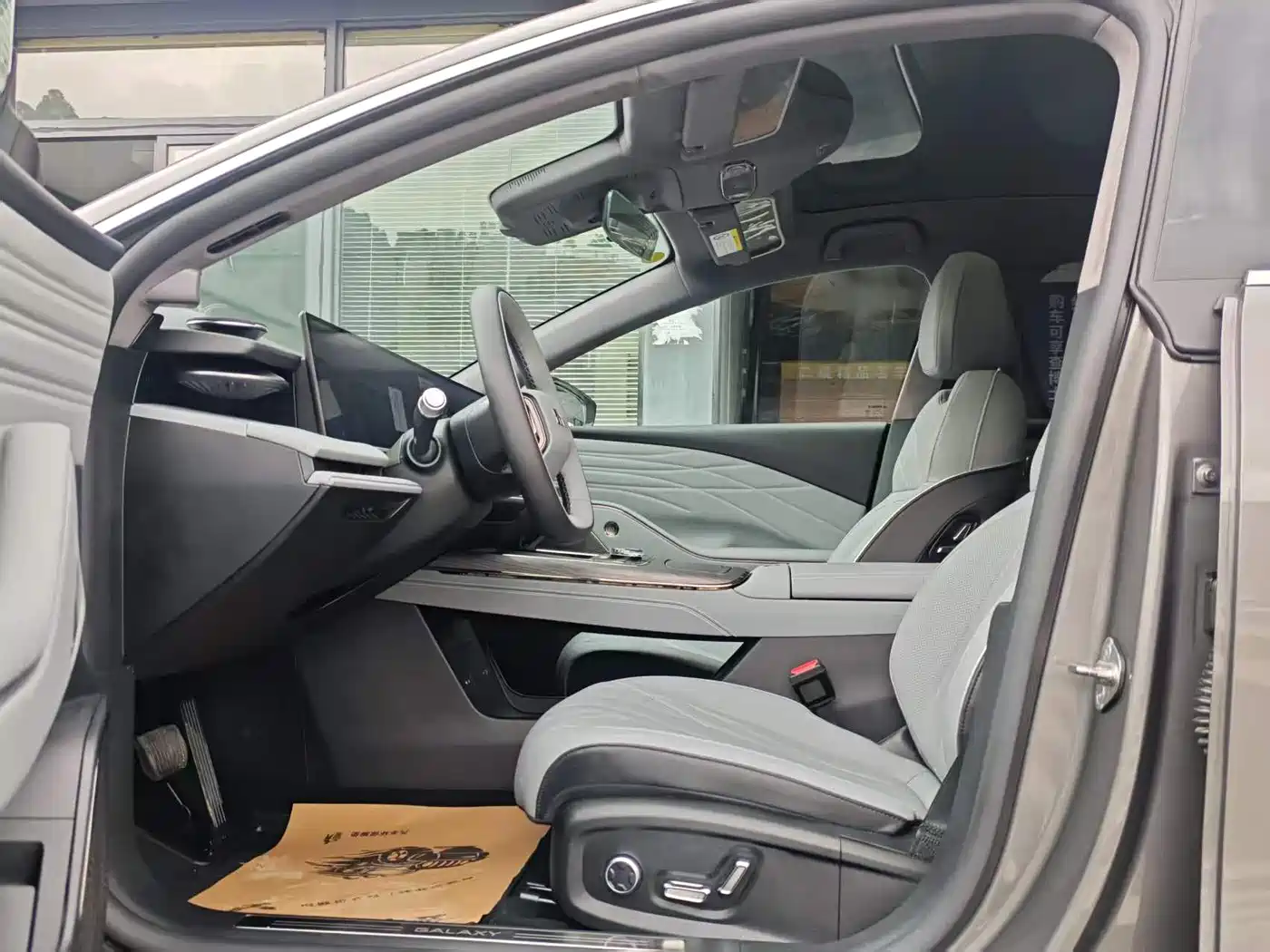 Geely Galaxy Galaxy E8 2025 700km Long Voyage Smart Drive Edition фото 16