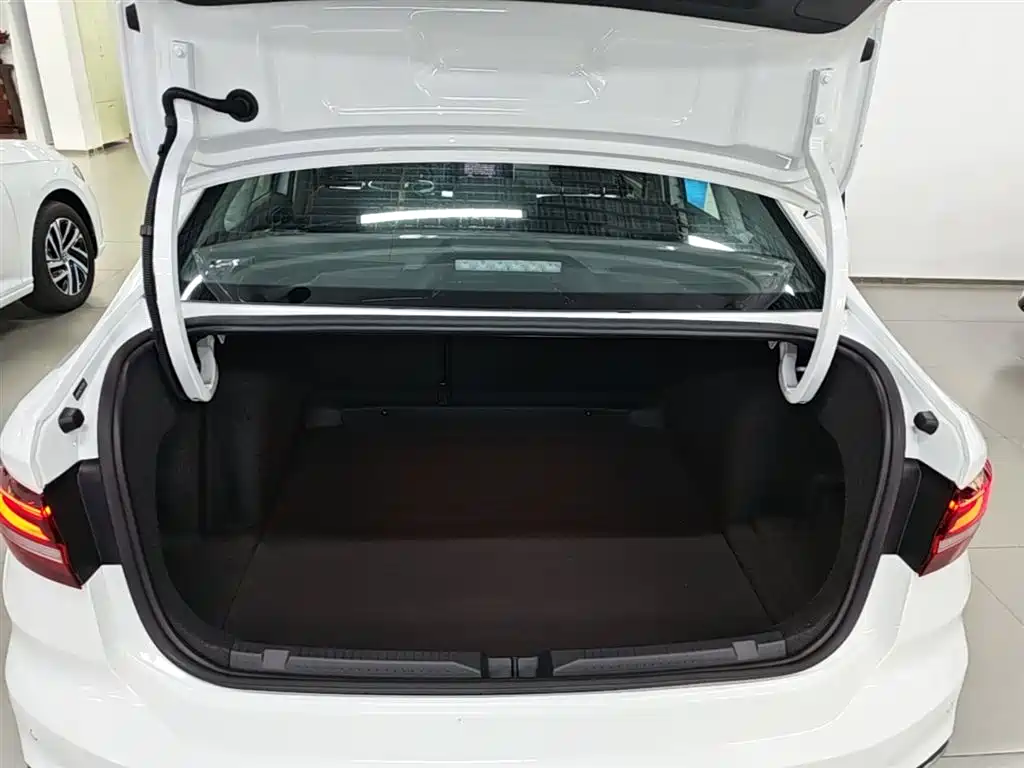 Volkswagen Lavida 2024 Model 300TSI DSG Starlight Leading Edition фото 19