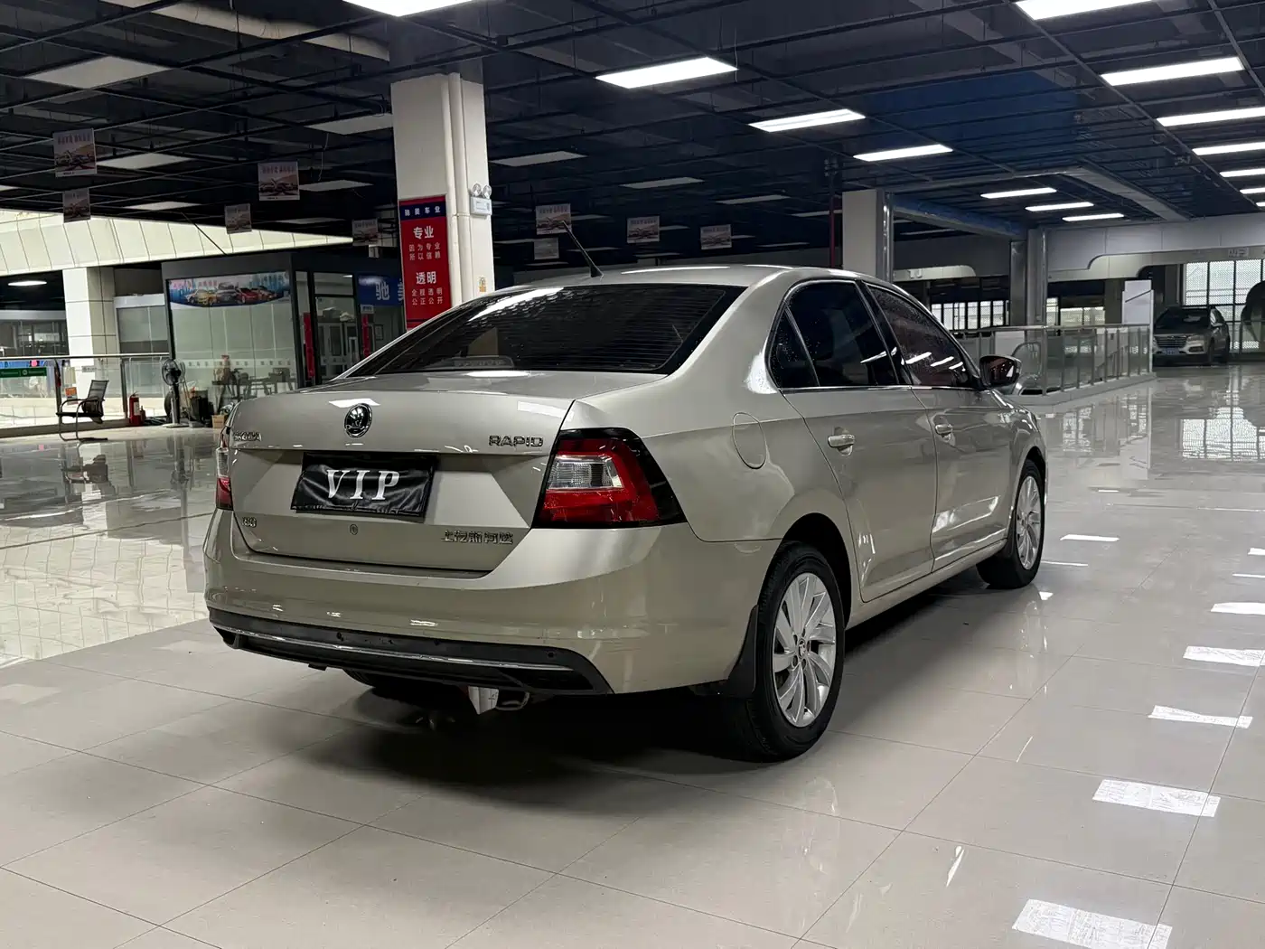 Škoda Rapid 2018 1.6L Automatic Comfort Edition фото 4
