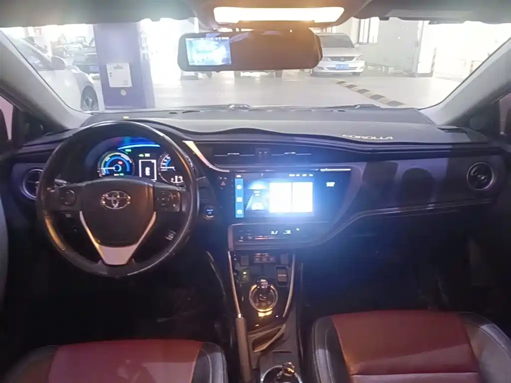 Toyota Corolla 2018 Hybrid 1.8L E-CVT Smart Edition фото 10
