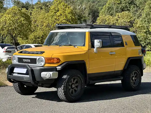 TOYOTA FJ COOL LUZE