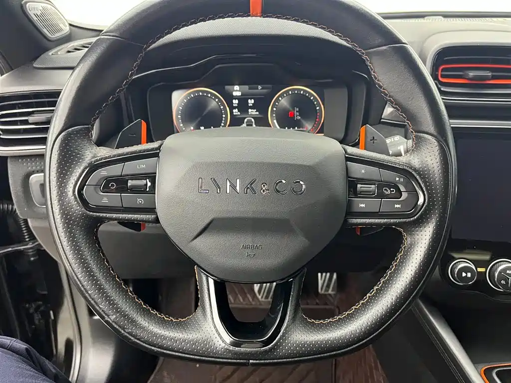 Lynk & Co 02 Hatchback 2021 2.0TD Halo фото 10