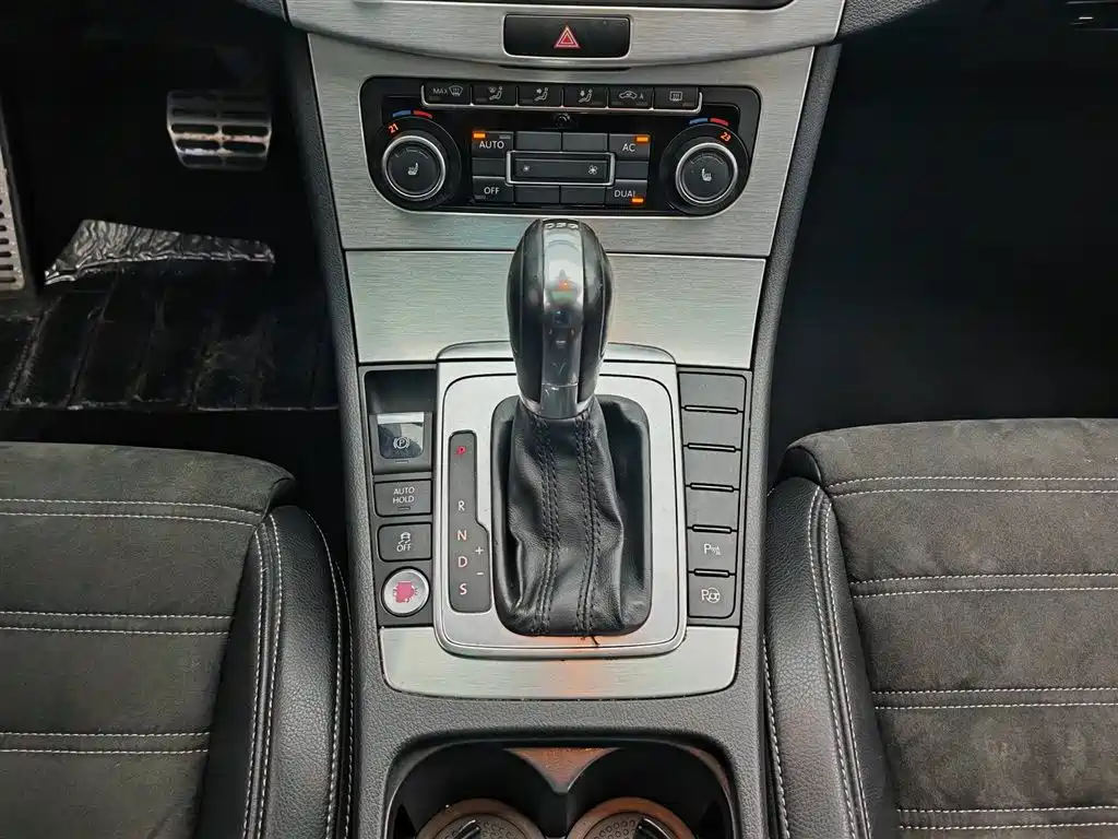 Volkswagen FAW-Volkswagen CC 2012 Model 2.0TSI Ultimate фото 13