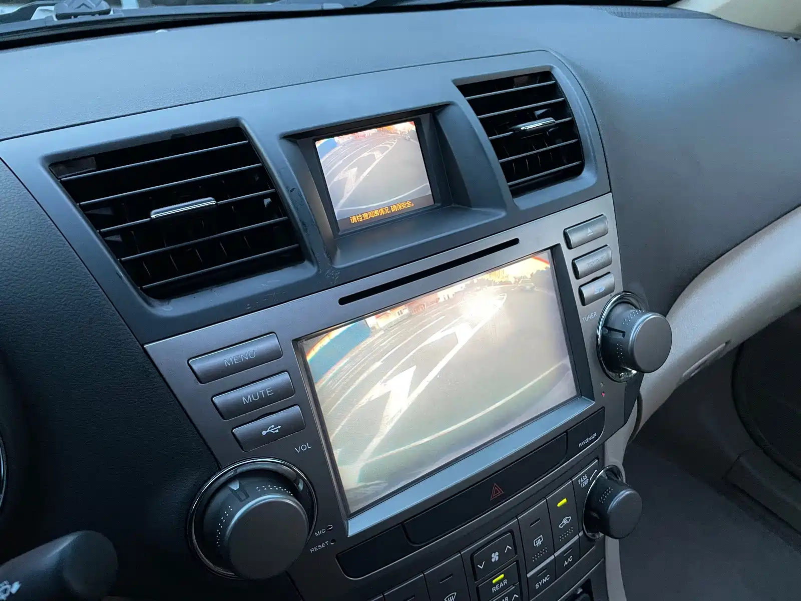 Photo 18 - Toyota Highlander