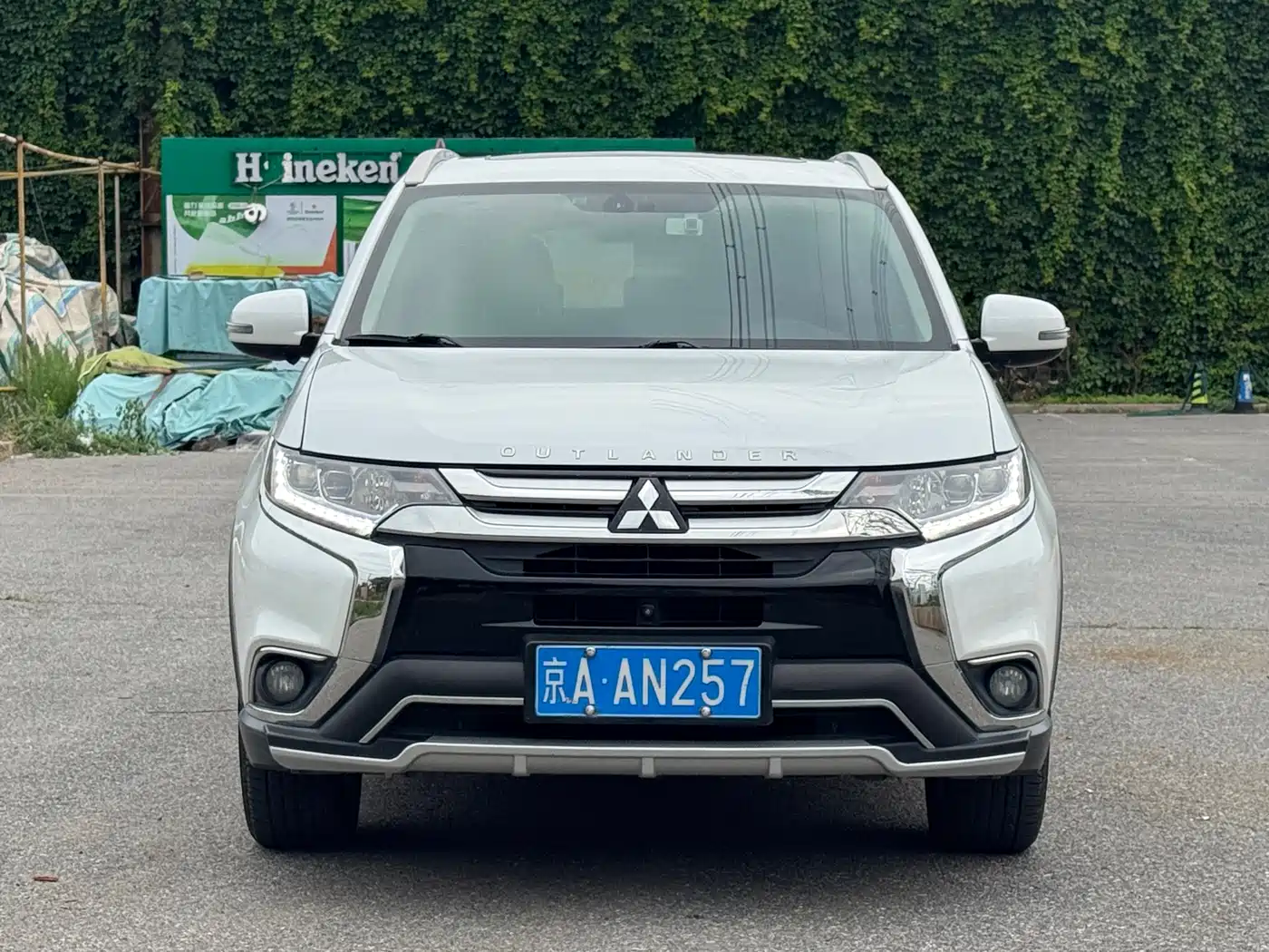 MITSUBISHI OUTLANDER
