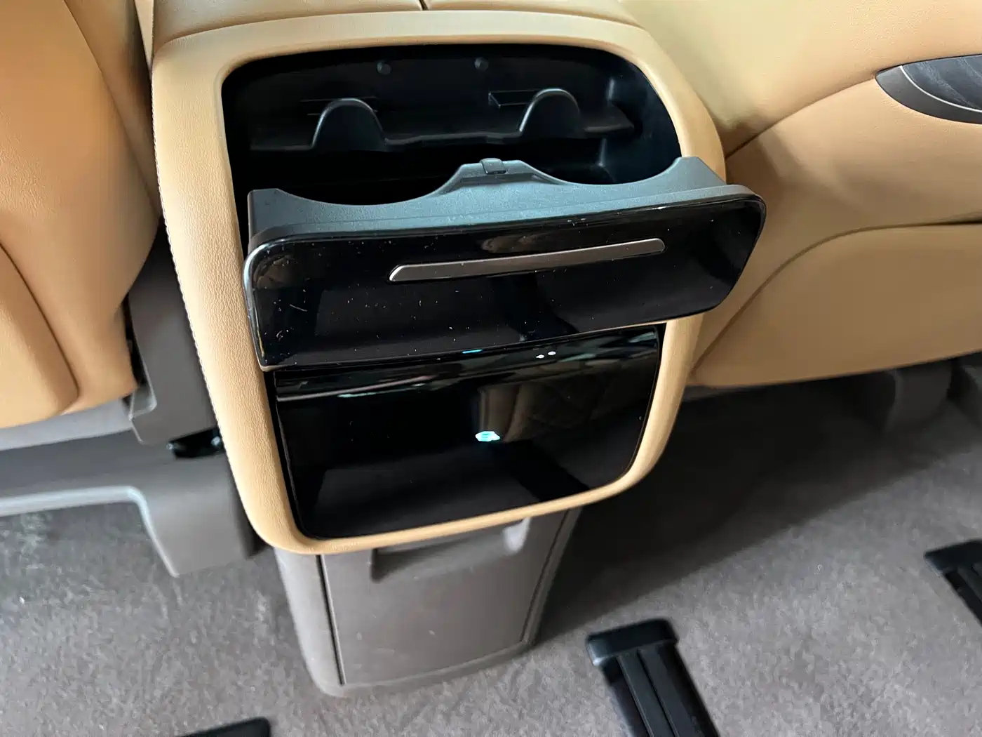 Denza D9 2022 DM-i 970 AWD Flagship фото 29