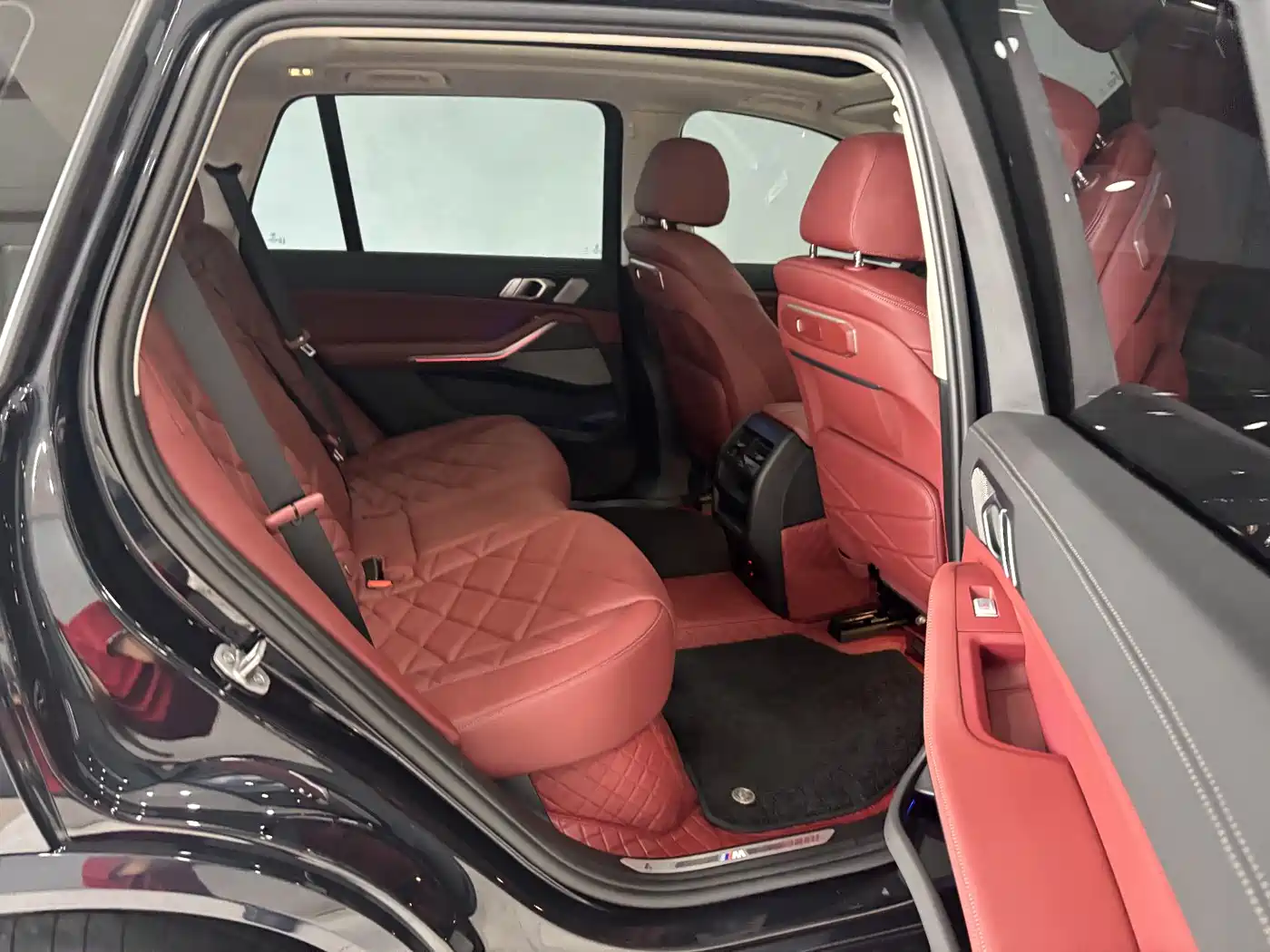 BMW X5 2025 Model xDrive 30Li Exclusive M Sport Blackout Package фото 26