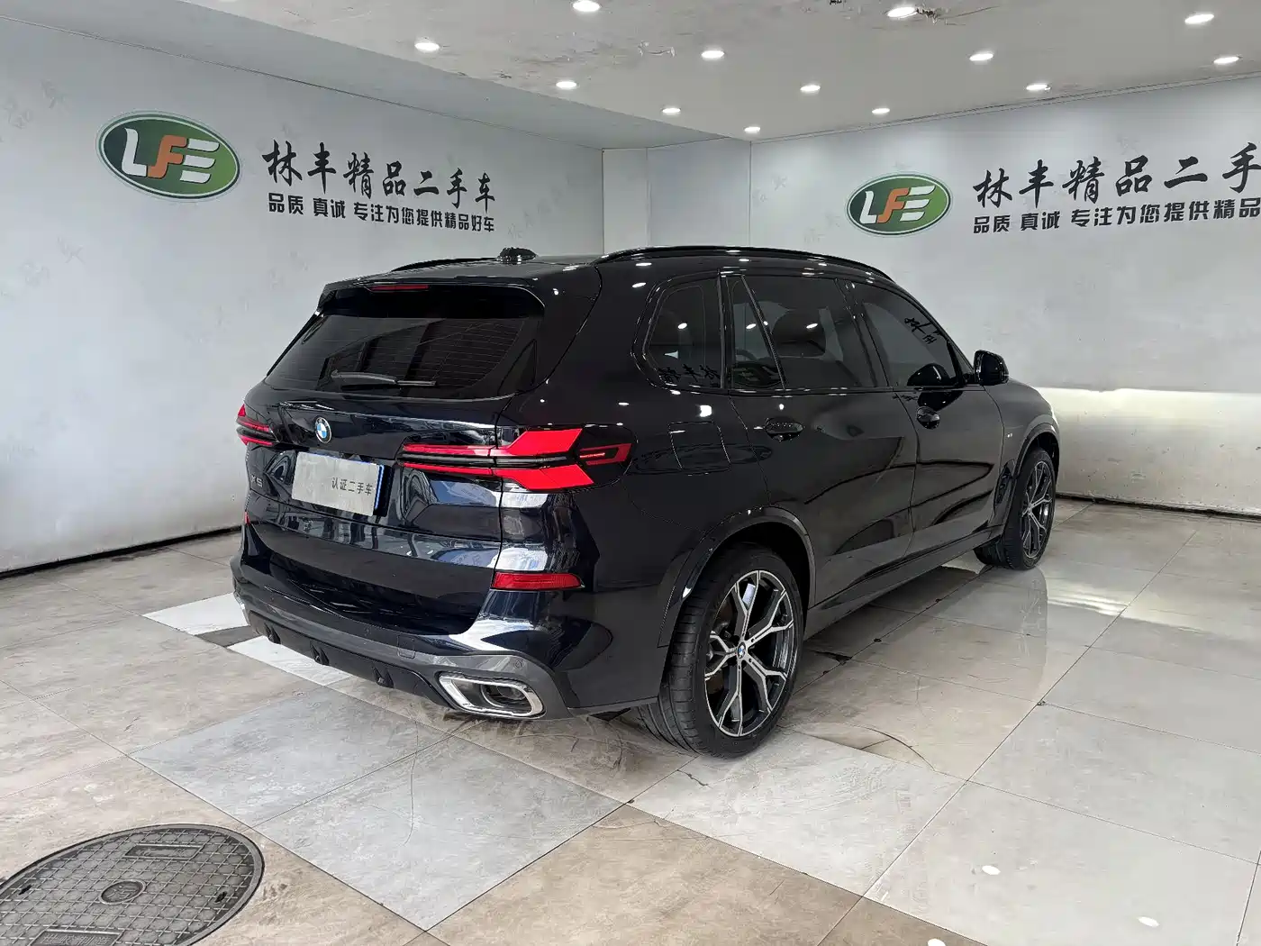 BMW X5 2025 Model xDrive 30Li Exclusive M Sport Blackout Package фото 8