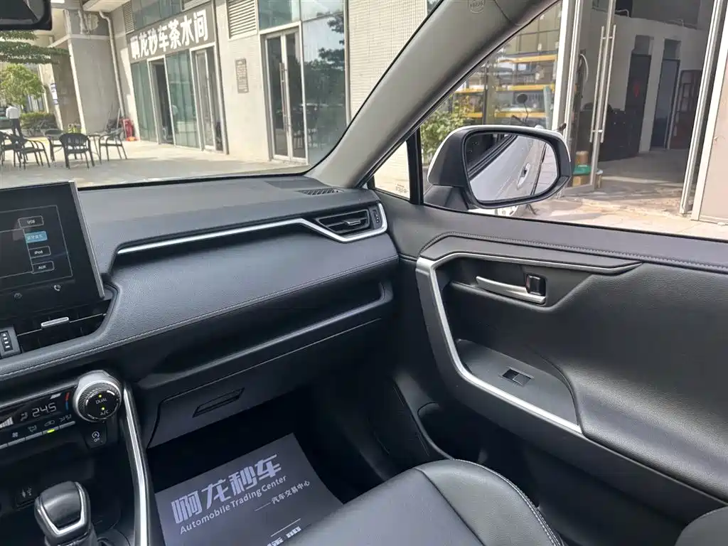 Toyota Wildlander 2022 2.0L CVT FWD Luxury PLUS Edition фото 10