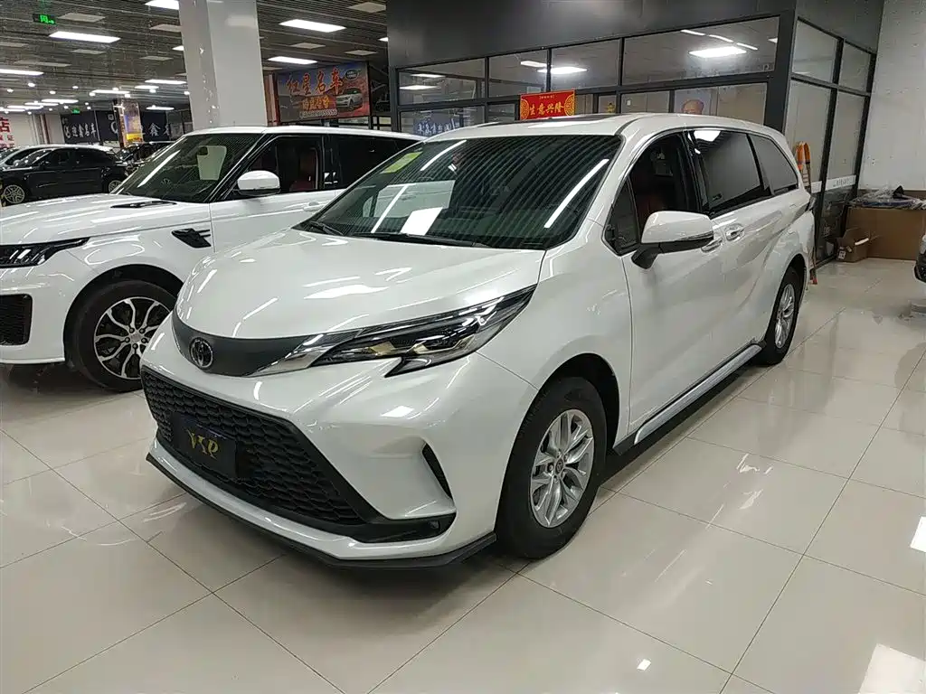 Toyota Granvia 2024 2.5L Hybrid Comfort фото 2