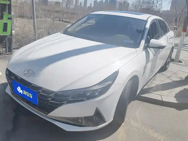 HYUNDAI ELANTRA