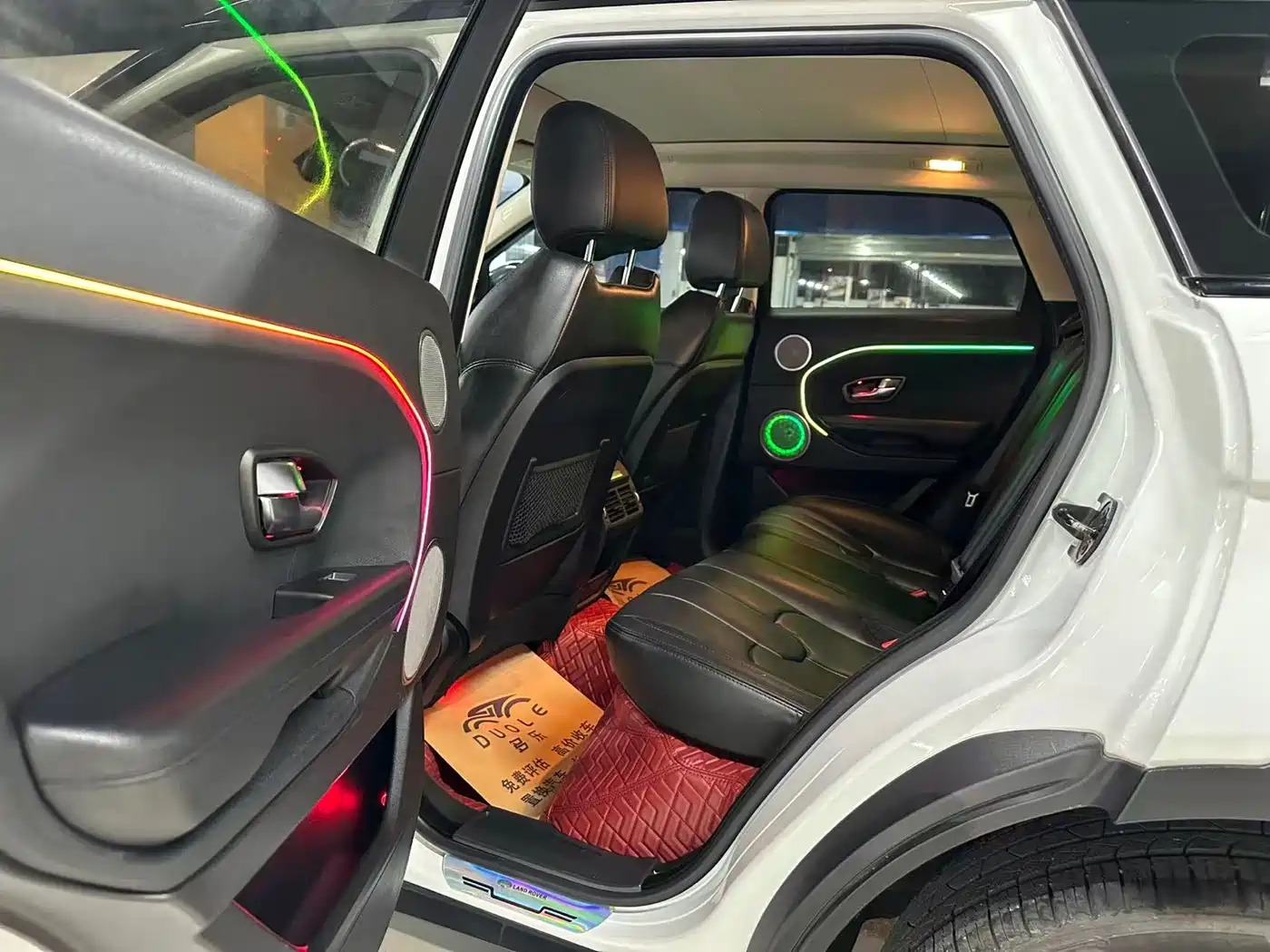 Land Rover Range Rover Evoque 2015 2.0T 5-Door Intelligent Edition фото 6