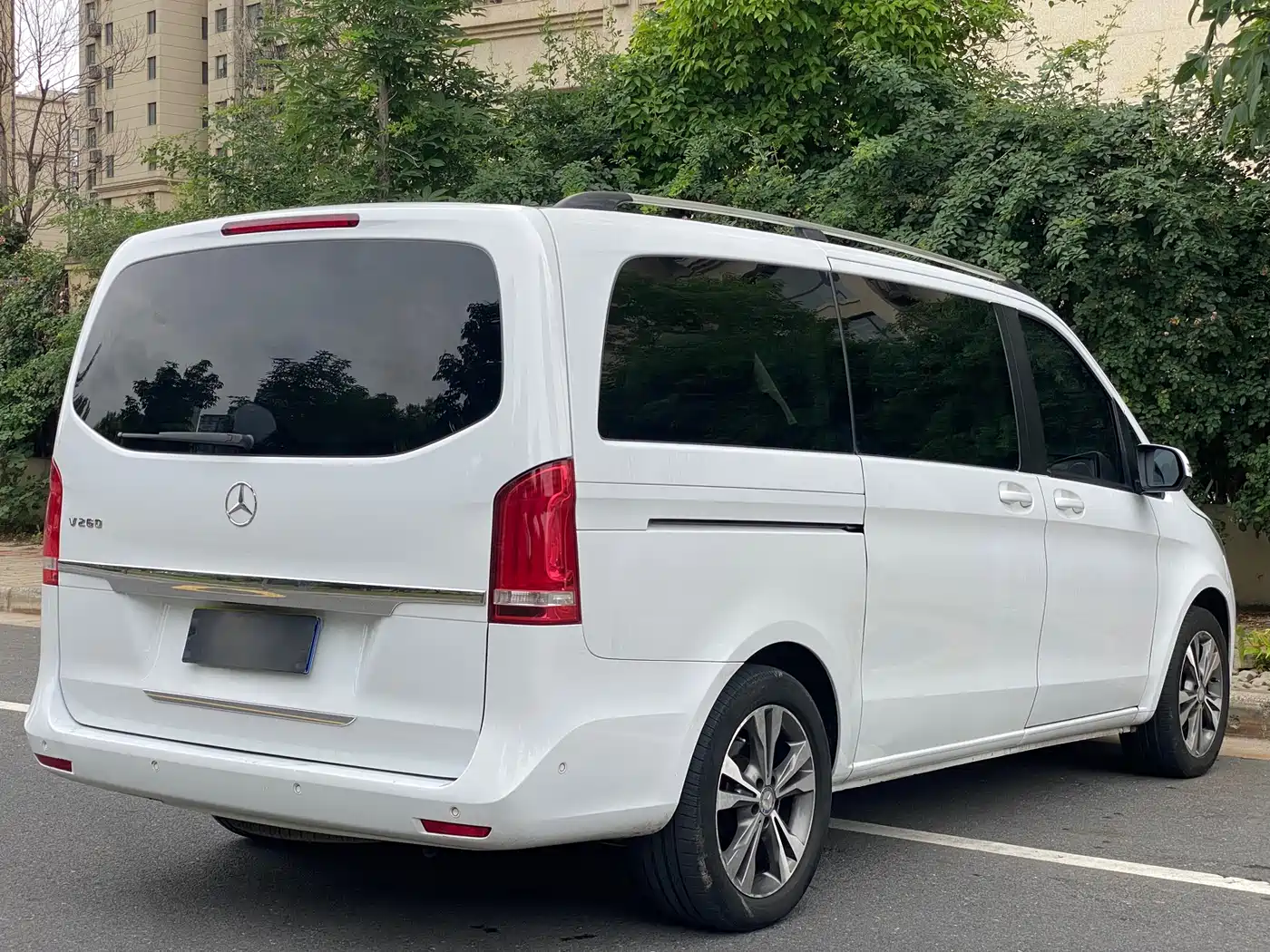 Mercedes-Benz V-Class 2017 Model V 260 Premium Edition фото 9