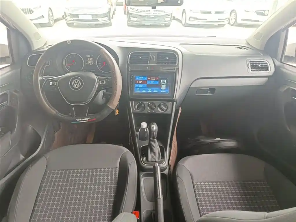 Volkswagen Polo 2016 1.6L Automatic Comfort фото 10