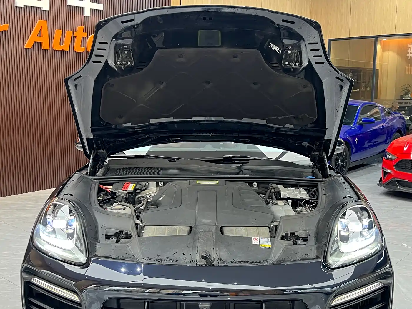 Porsche Cayenne New Energy 2023 Cayenne E-Hybrid 2.0T Platinum Edition фото 33
