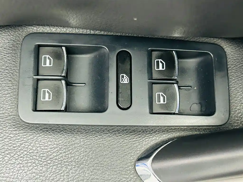 Volkswagen Passat 2014 2.0TSI DSG Executive Edition фото 18