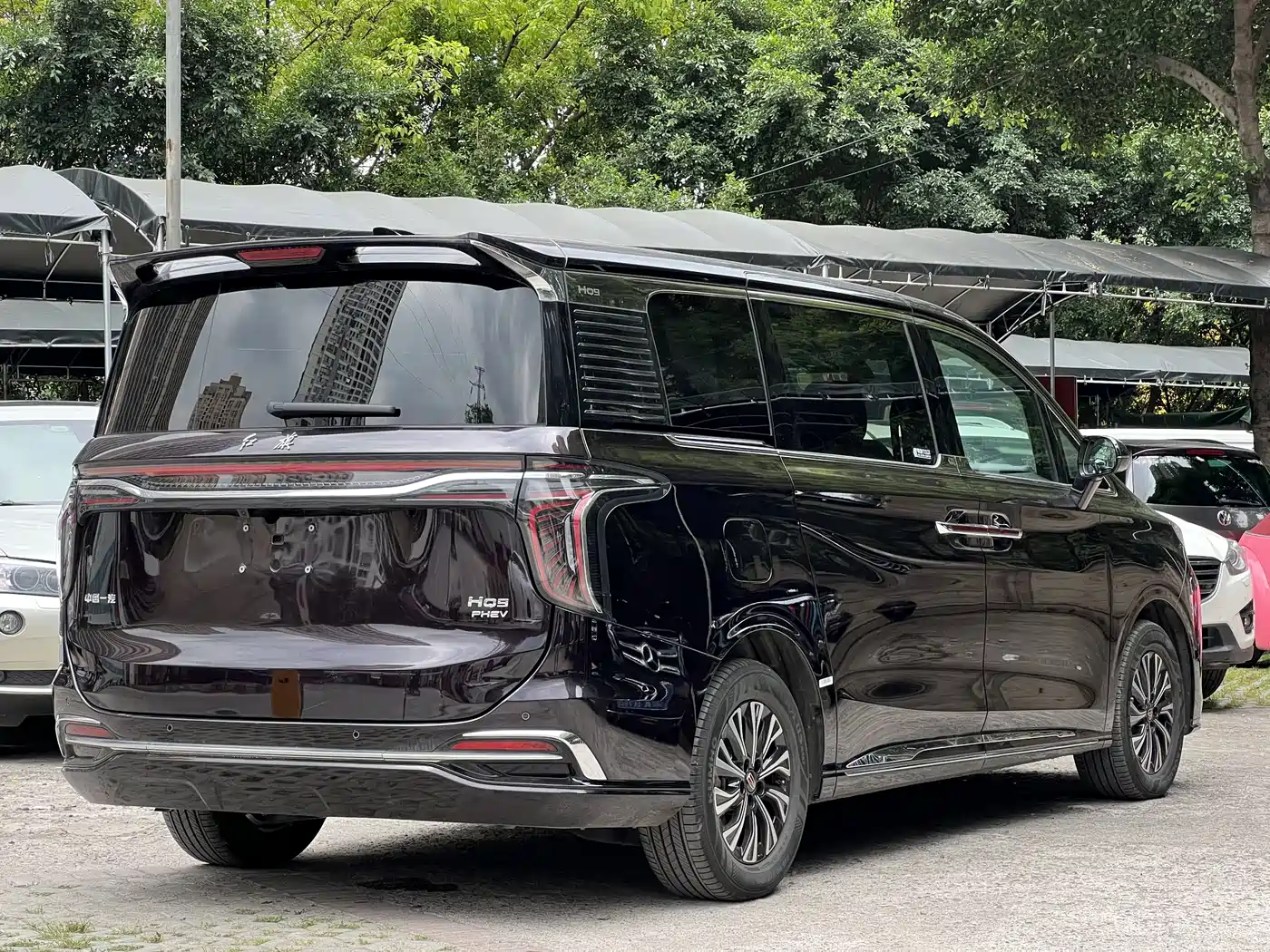 Hongqi HQ9 PHEV 2024 Model 2.0T AWD Business Edition фото 3