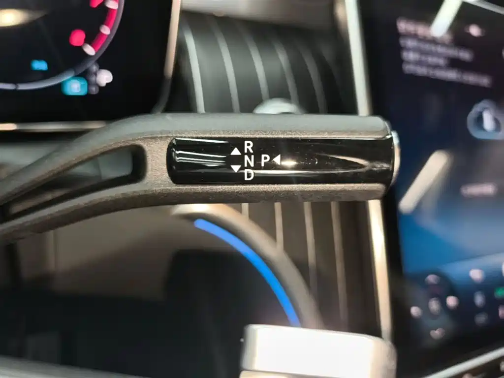 Mercedes-Benz GLC 2025 GLC 300 L 4MATIC Luxury 5-seater фото 14