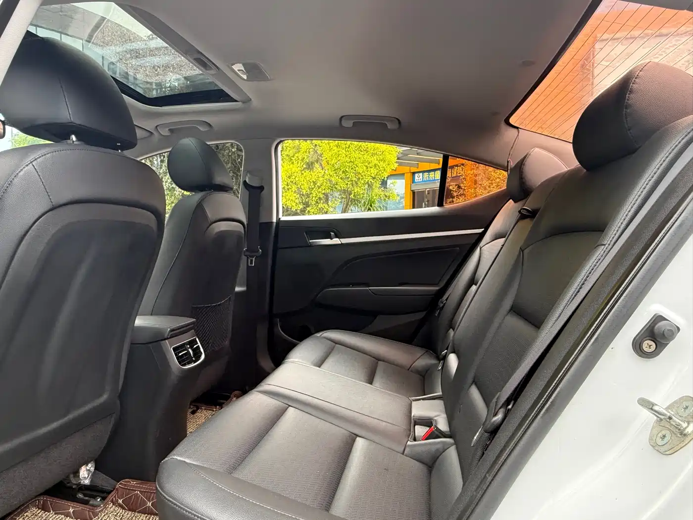 Hyundai Elantra 2016 1.6L Auto Smart·Luxury Edition фото 12