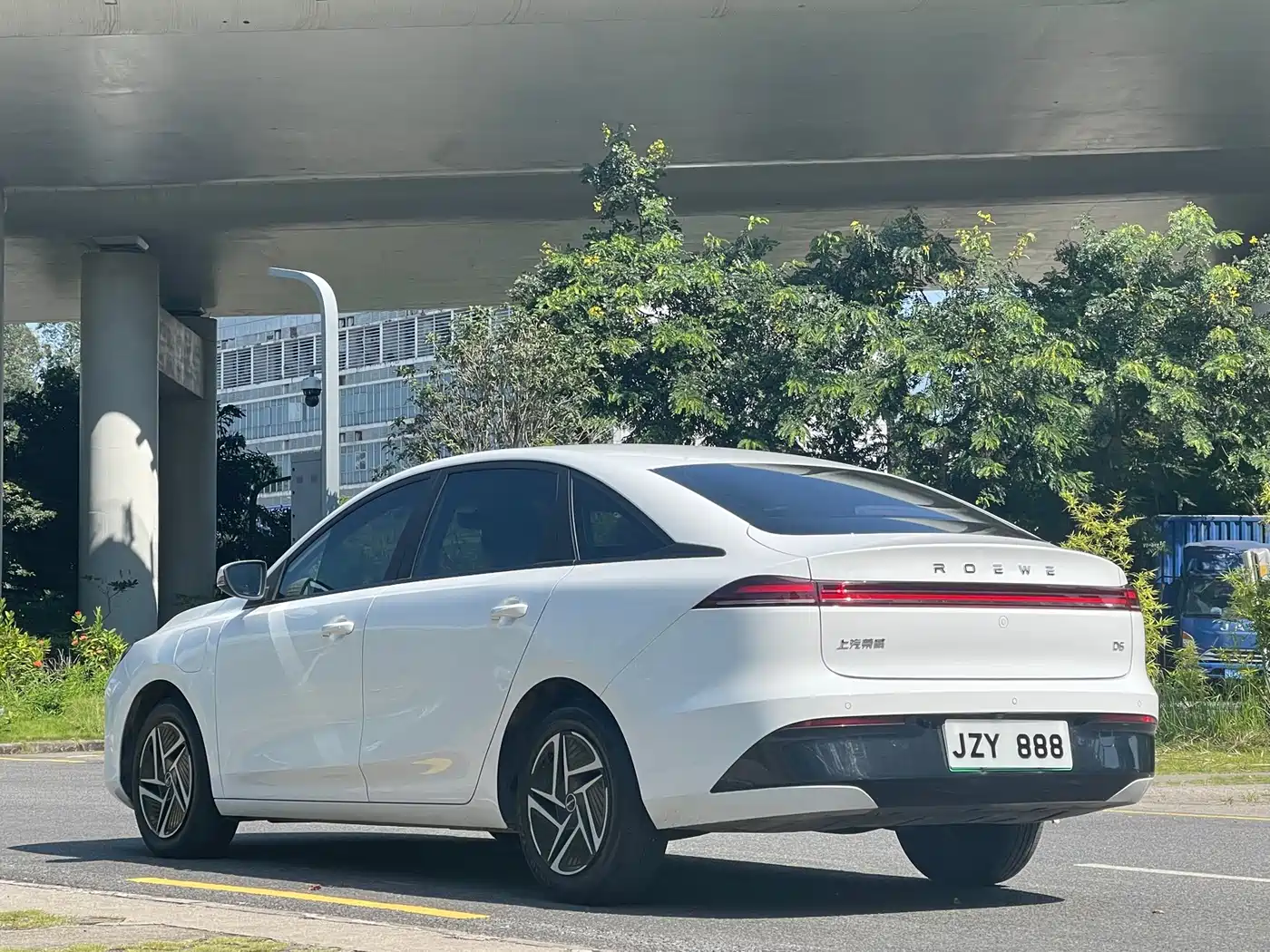 Roewe D6 2025 2025 Model 450km Premium Edition