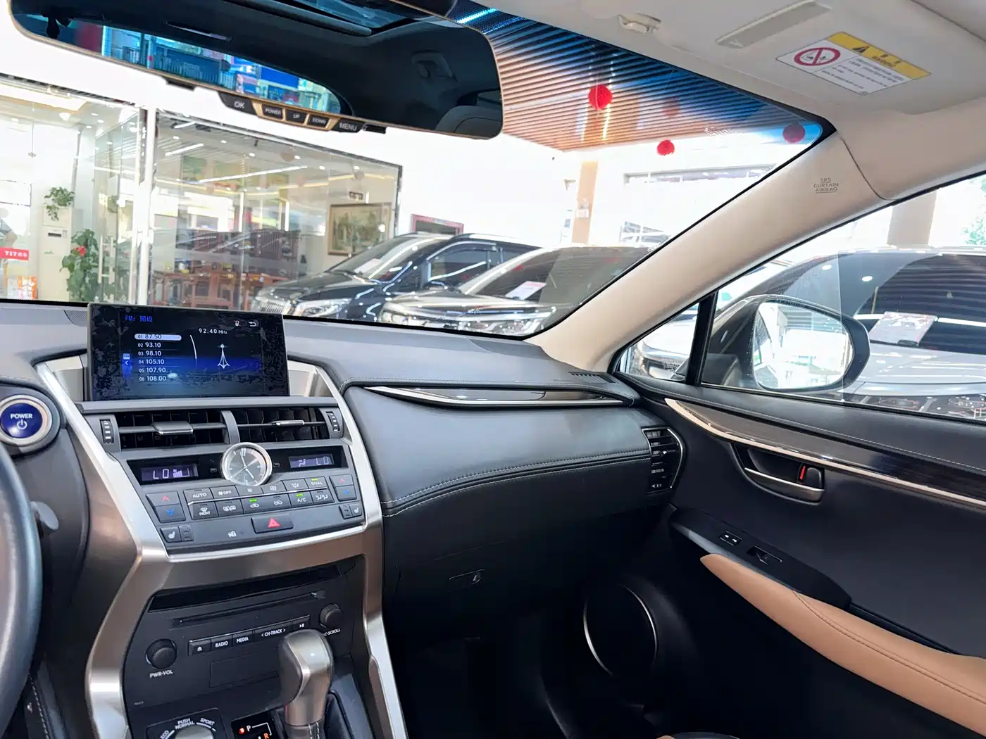 Lexus NX 2015 300h AWD F SPORT фото 9