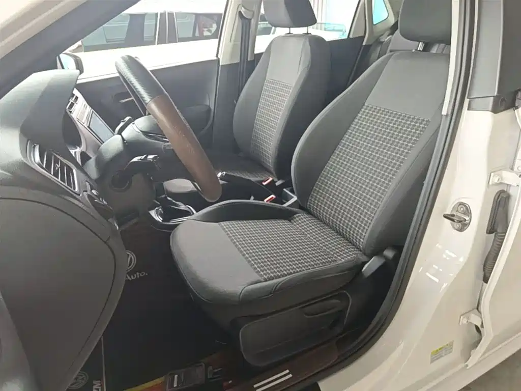 Volkswagen Polo 2016 1.6L Automatic Comfort фото 15