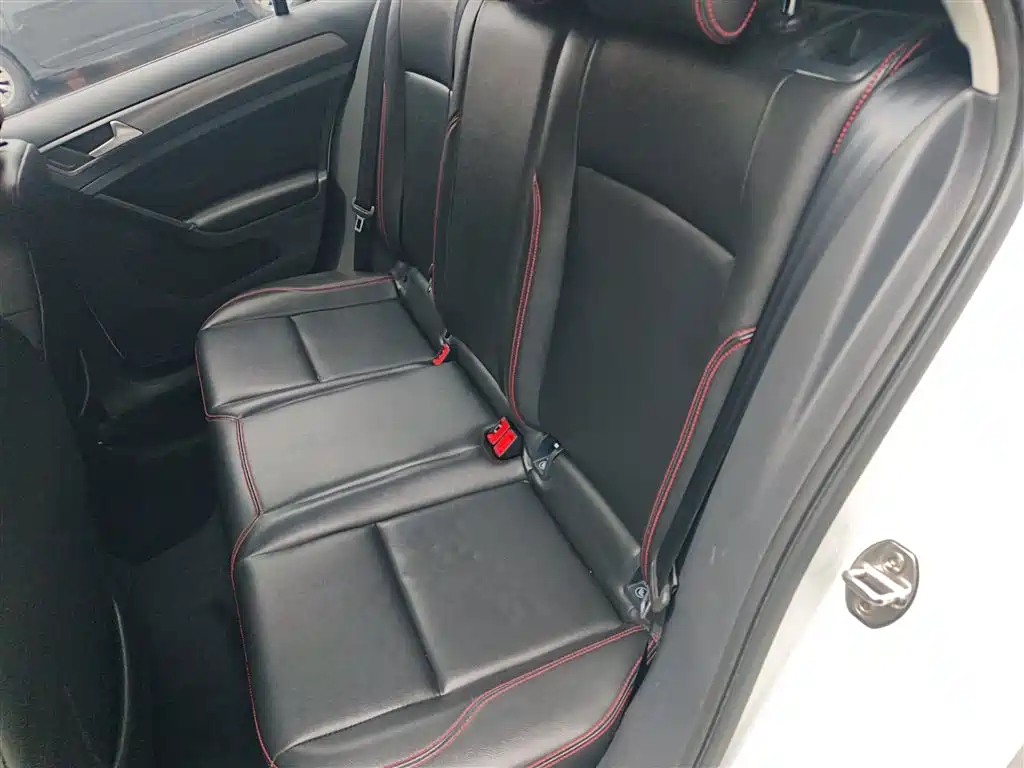 Volkswagen Golf 2016 1.6L Automatic Fashion фото 17