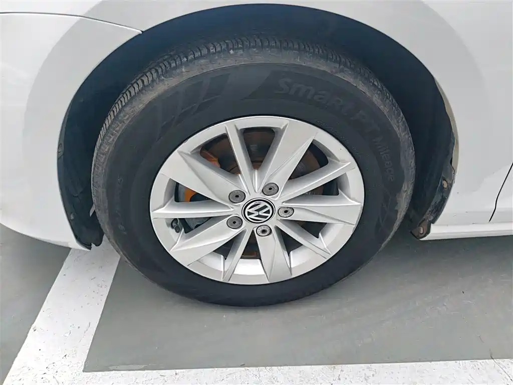 Volkswagen Golf 2016 1.6L Automatic Fashion фото 23