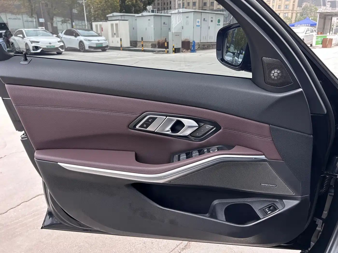 BMW 3 Series 2024 325Li M Sport Shadowline Package фото 13