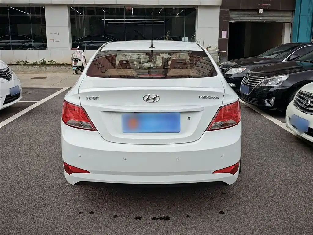 Hyundai Verna 2014 1.4L Automatic Smart GLS фото 7