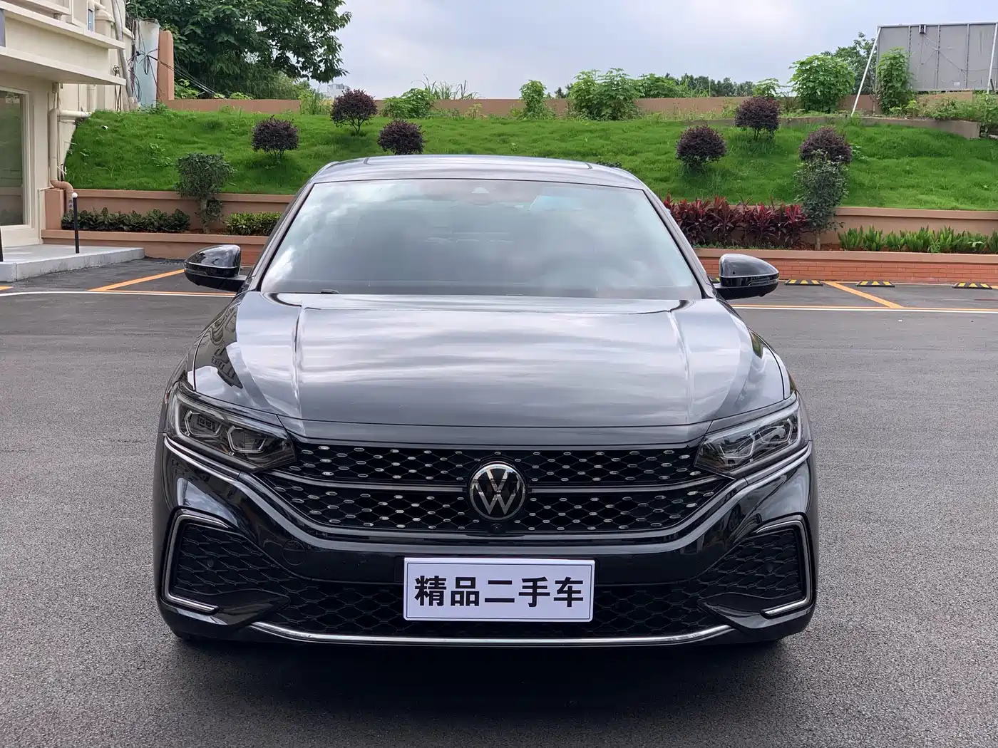 Volkswagen Passat 2023 330TSI Starlight Luxury Edition фото 2