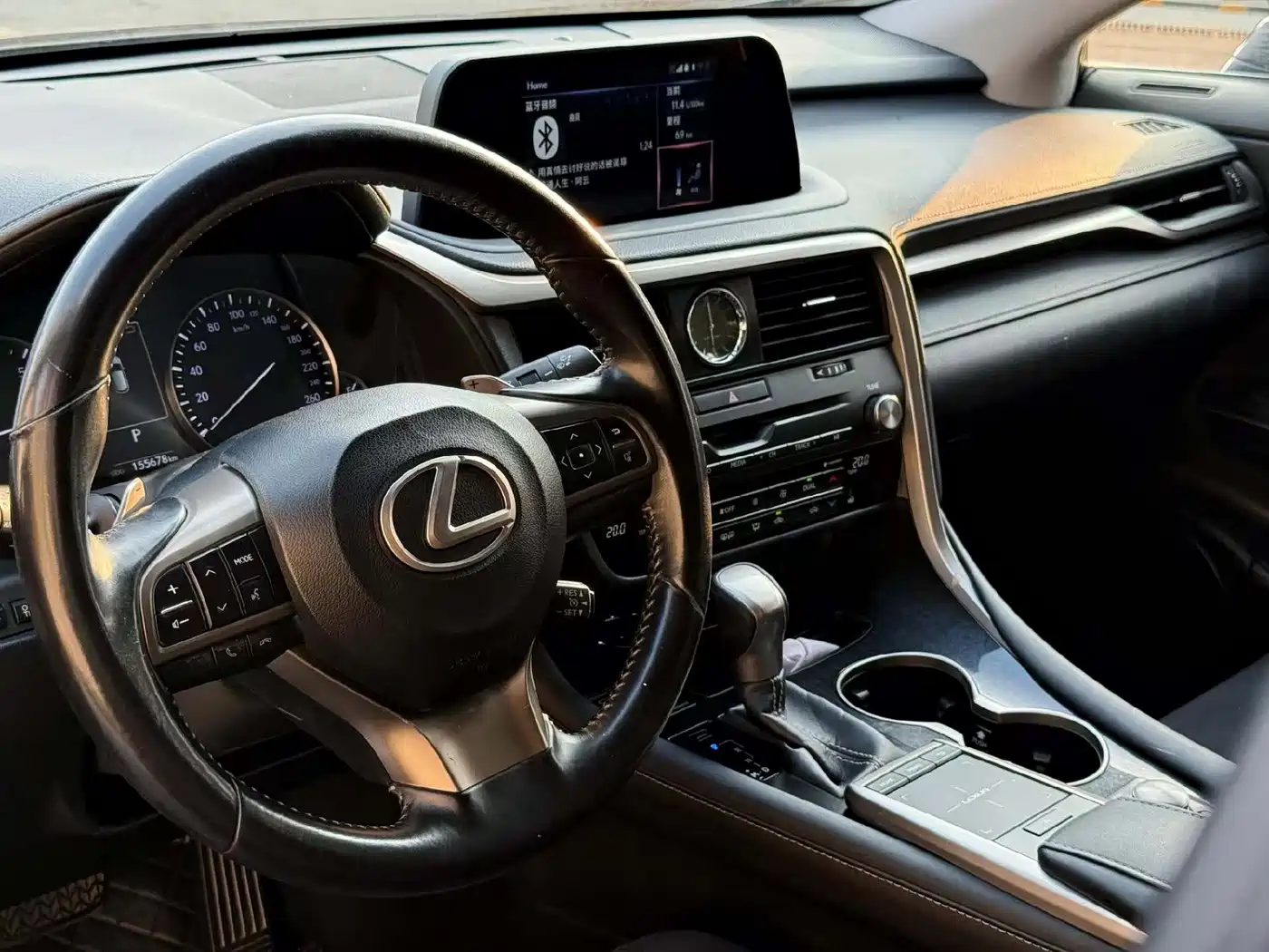 Фото 4 - Lexus RX
